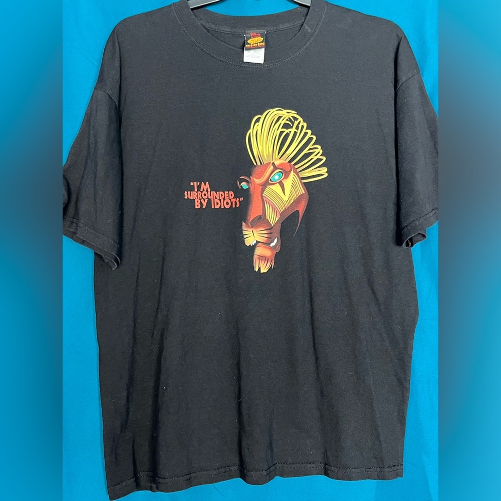 LION KING “im surrounded by idiots” graphic t-shirt